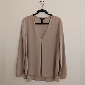 ✨  White House Black Market Taupe V-Neck Blouse | Size 12 | Workwear Classic